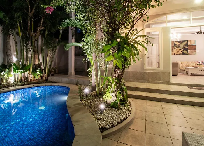 D 3 Bedroom Private Pool Near The