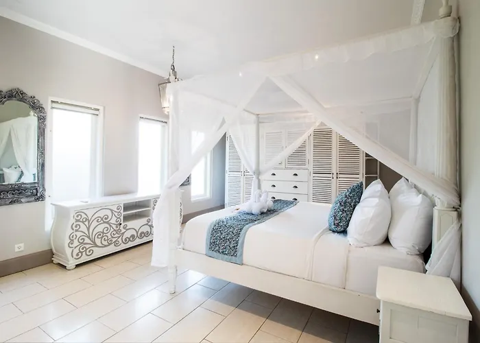 D 3 Bedroom Private Pool Near The Villa *