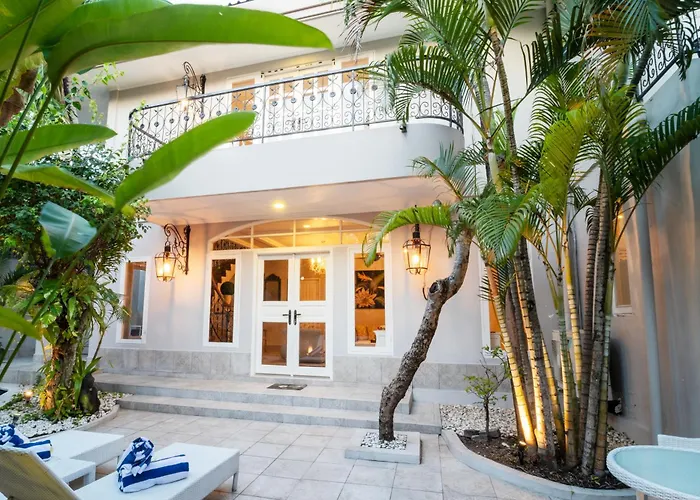 D 3 Bedroom Private Pool Near The Villa *